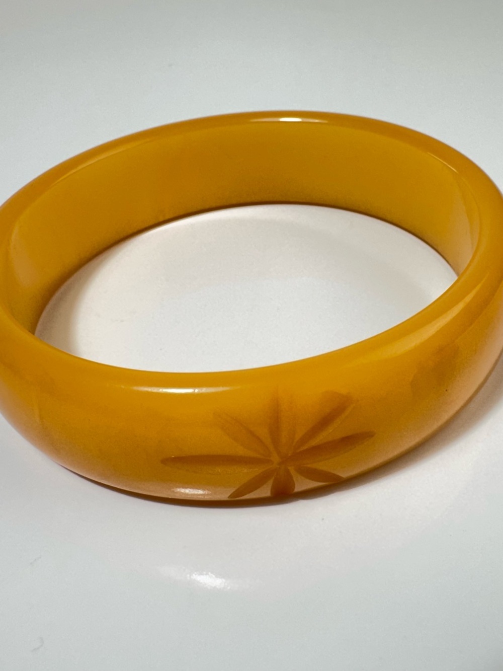 Vintage Butterscotch Bakelite Carved Starburst Bangle